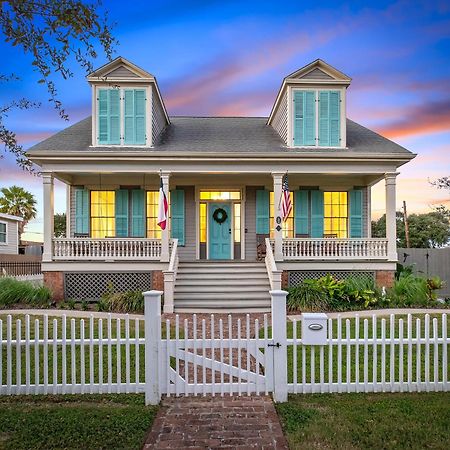 Historic 1871 Coastal Breeze With Heated Pool - Restoring Galveston Villa Eksteriør bilde