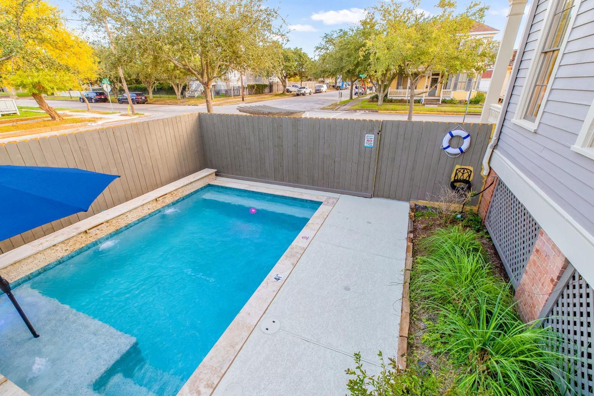 Historic 1871 Coastal Breeze With Heated Pool - Restoring Galveston Villa Eksteriør bilde