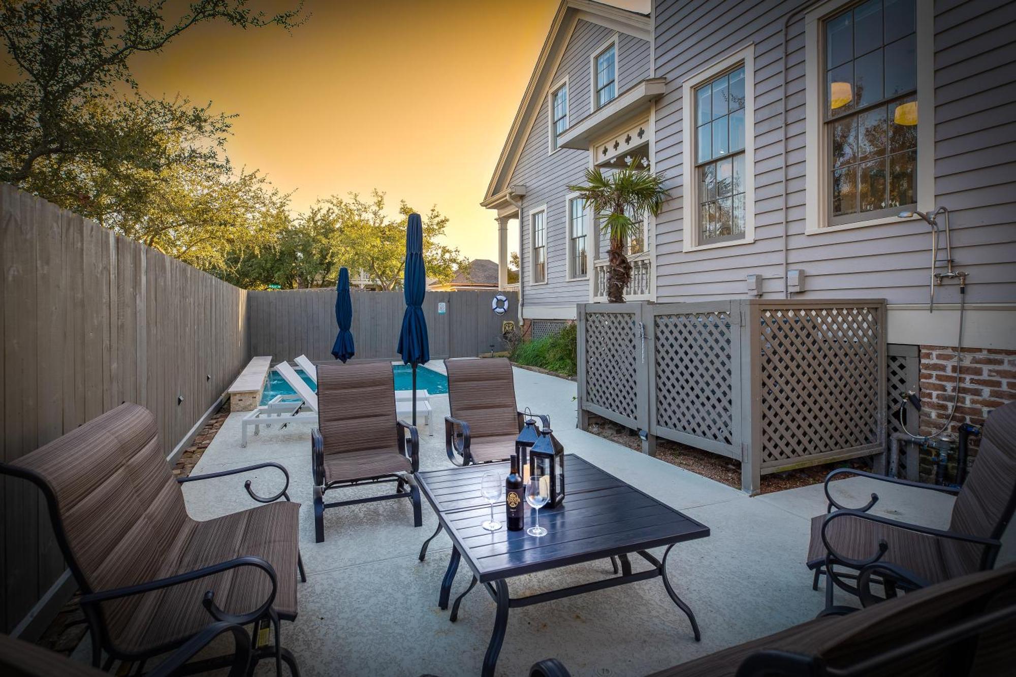Historic 1871 Coastal Breeze With Heated Pool - Restoring Galveston Villa Eksteriør bilde