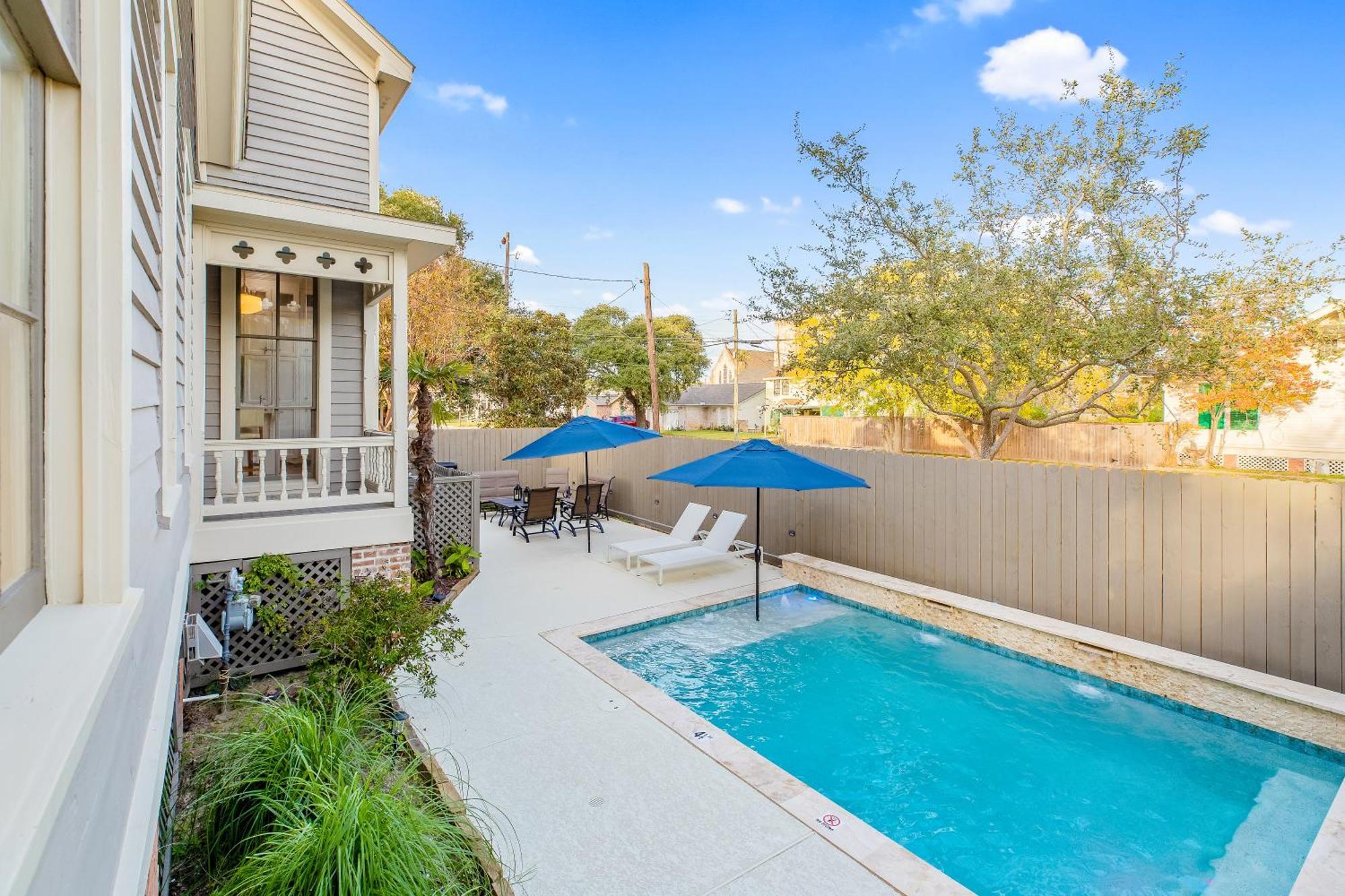 Historic 1871 Coastal Breeze With Heated Pool - Restoring Galveston Villa Eksteriør bilde