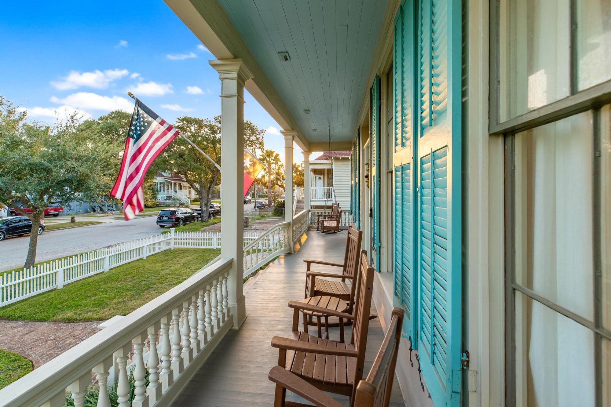 Historic 1871 Coastal Breeze With Heated Pool - Restoring Galveston Villa Eksteriør bilde